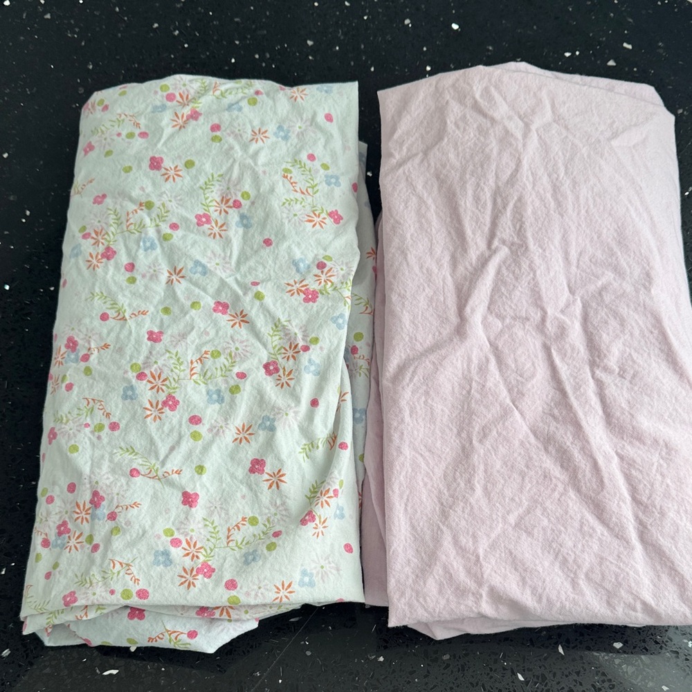 Pottery Barn Kids - Bundle of 2 Organic Cotton Crib Sheets